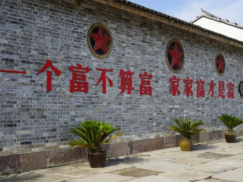 寧興控股與山下莊村開展結(jié)對共建暨“七一”幫扶慰問活動(dòng)
